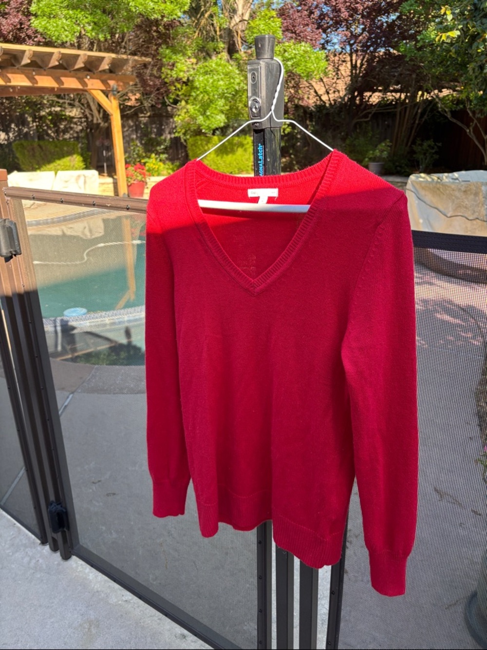 Women’s Gap V-Neck sweater - Picture 2 of 3